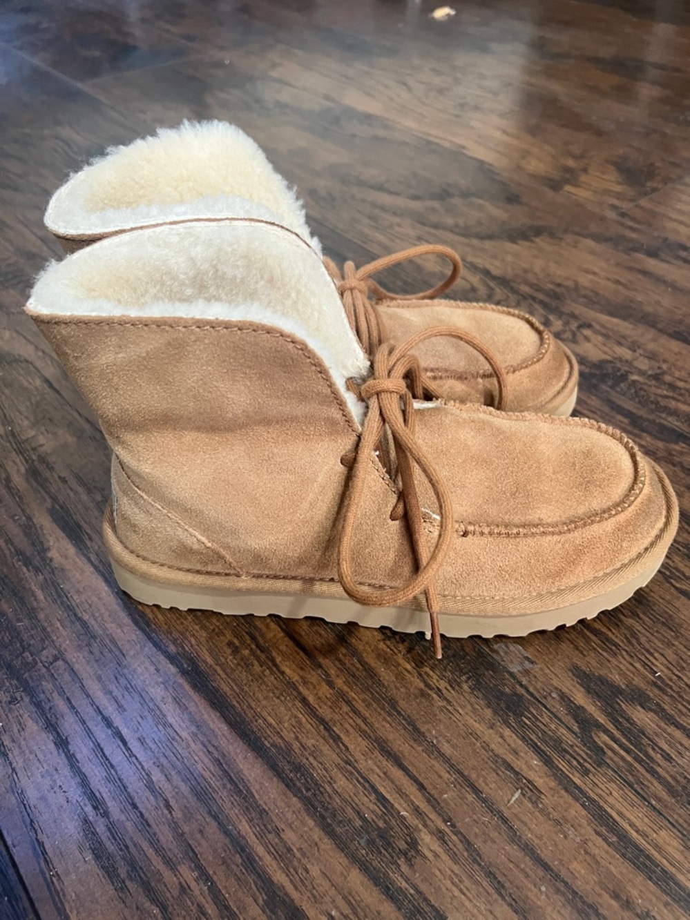 UGG woman’s Diara suede cuff lace up boot size 7 excellent condition. - Picture 3 of 7